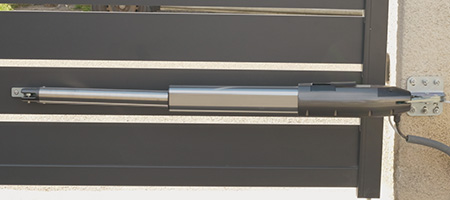 Pohon pro křídlovou bránu​